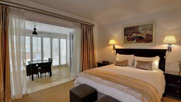 Minibar, in-room safe, desk, free WiFi