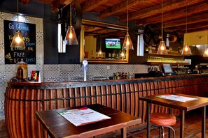 2 restaurants, breakfast, lunch, dinner served; international cuisine