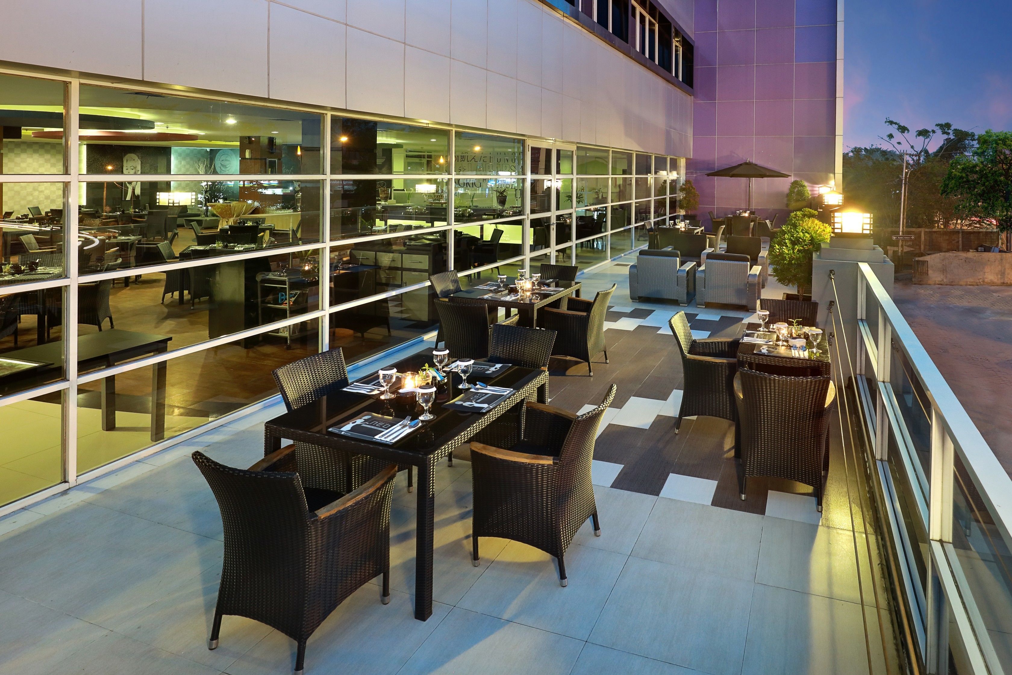 S'hi serveixen esmorzars, dinars, sopars i plats de cuina internacional 