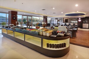 Daily buffet breakfast (IDR 90000 per person)