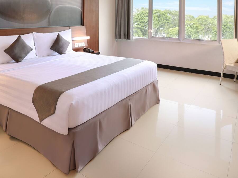 In-room safe, desk, soundproofing, iron/ironing board