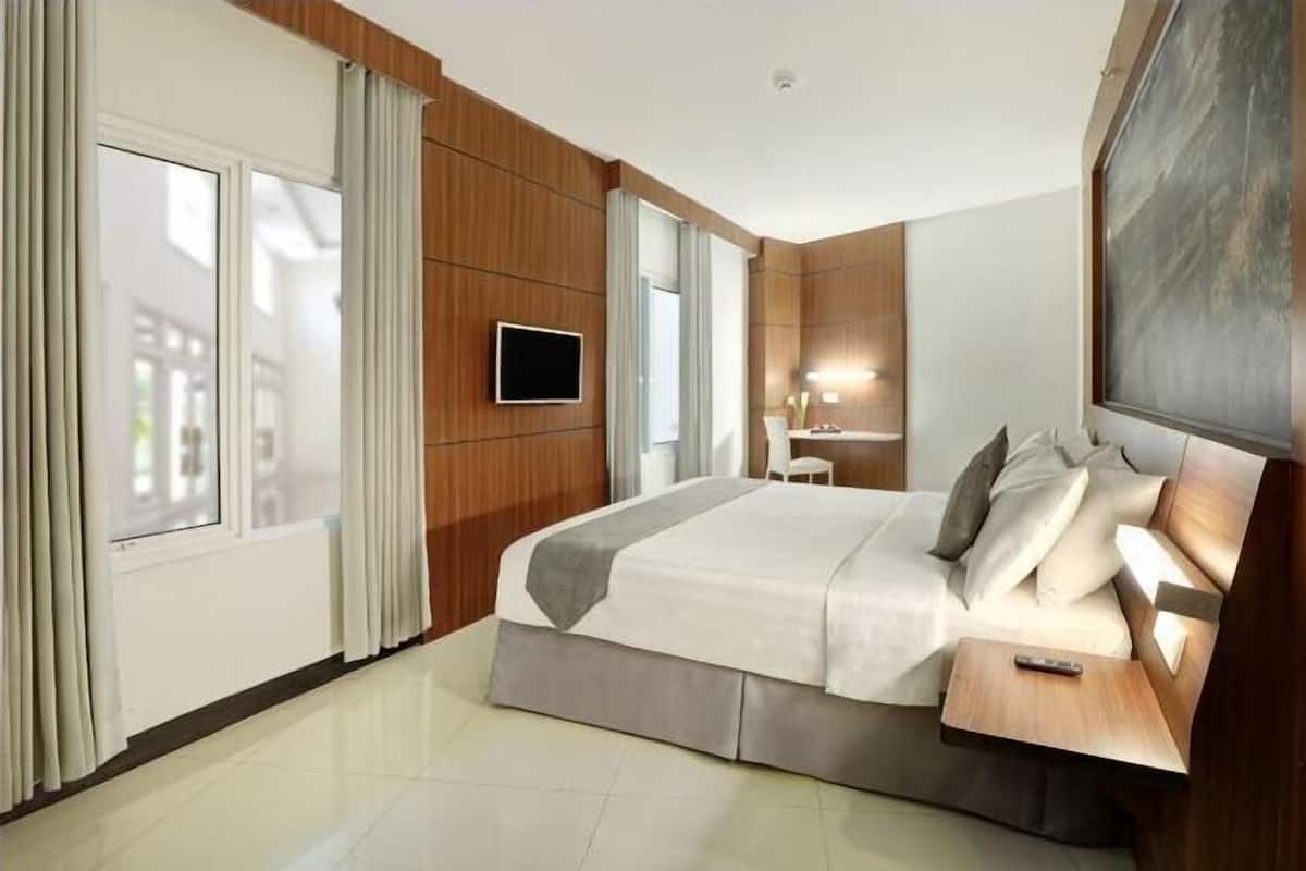 In-room safe, desk, soundproofing, iron/ironing board