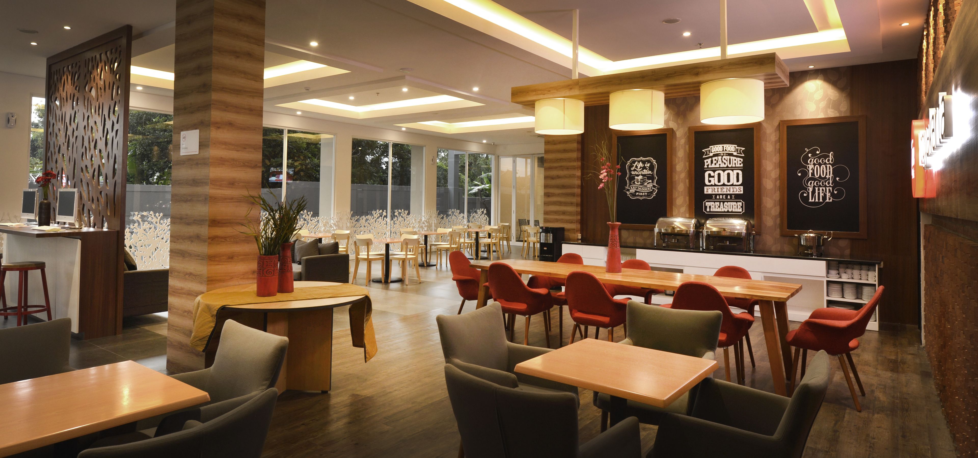 Daily buffet breakfast (IDR 60000 per person)