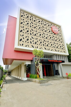 Front of property - Tune Hotel - Yogyakarta (Yogyakarta)