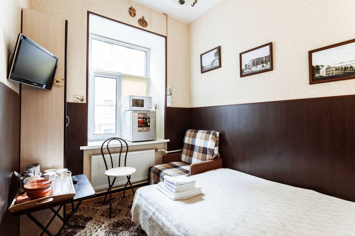 Habitación doble | Ropa de cama hipoalergénica y caja de seguridad en la habitación