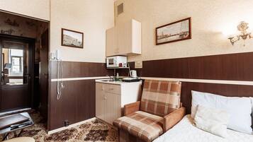 Habitación doble estándar, cocineta | Ropa de cama hipoalergénica y caja de seguridad en la habitación