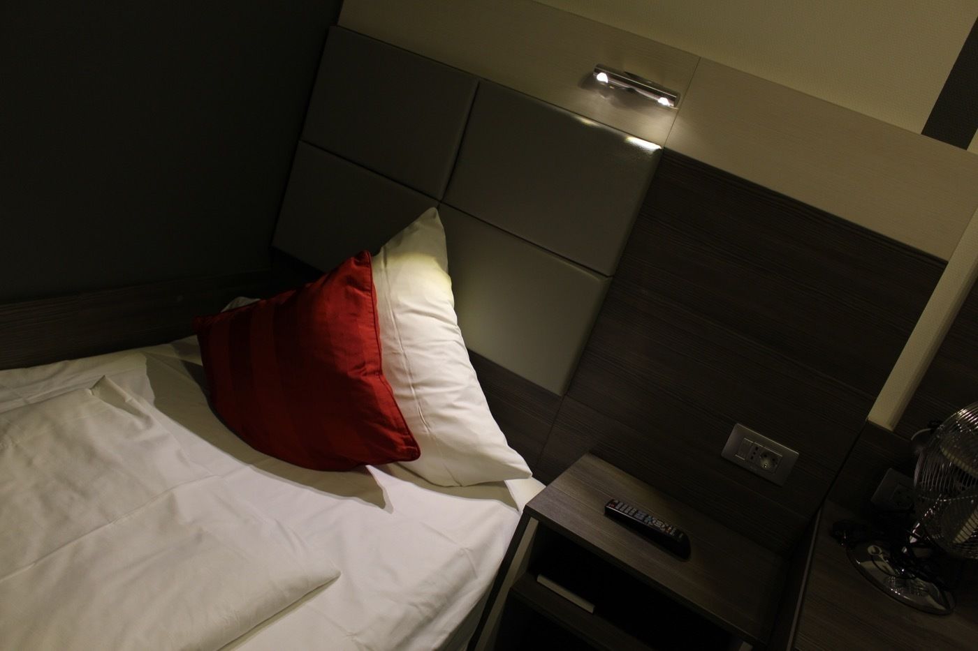 single room | in-room safe, desk, cots/infant beds, free wifi