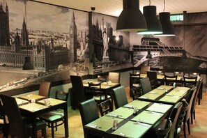Breakfast, lunch and dinner served - Rheinhotel Lilie (Boppard)