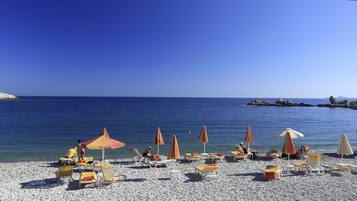 Una spiaggia nelle vicinanze