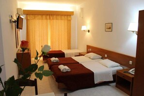 Basic Triple Room | In-room safe, iron/ironing board, free cribs/infant beds, free WiFi - Elarin (Rhodes)