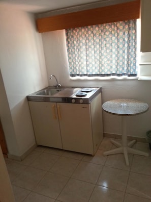 Quarto solteiro | Cozinha americana privada