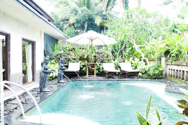 3 kolam renang outdoor