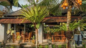 Phục vụ bữa sáng 