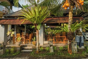 Phục vụ bữa sáng, món ăn Indonesia