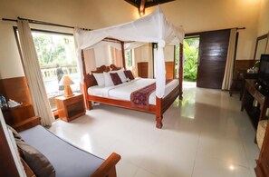 Premium bedding, free minibar items, in-room safe, desk - Villa JJ and Spa Ubud (Ubud)