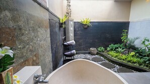 Biệt thự | Phòng tắm | Vòi sen/bồn tắm kết hợp, đồ dùng nhà tắm miễn phí, máy sấy tóc 
