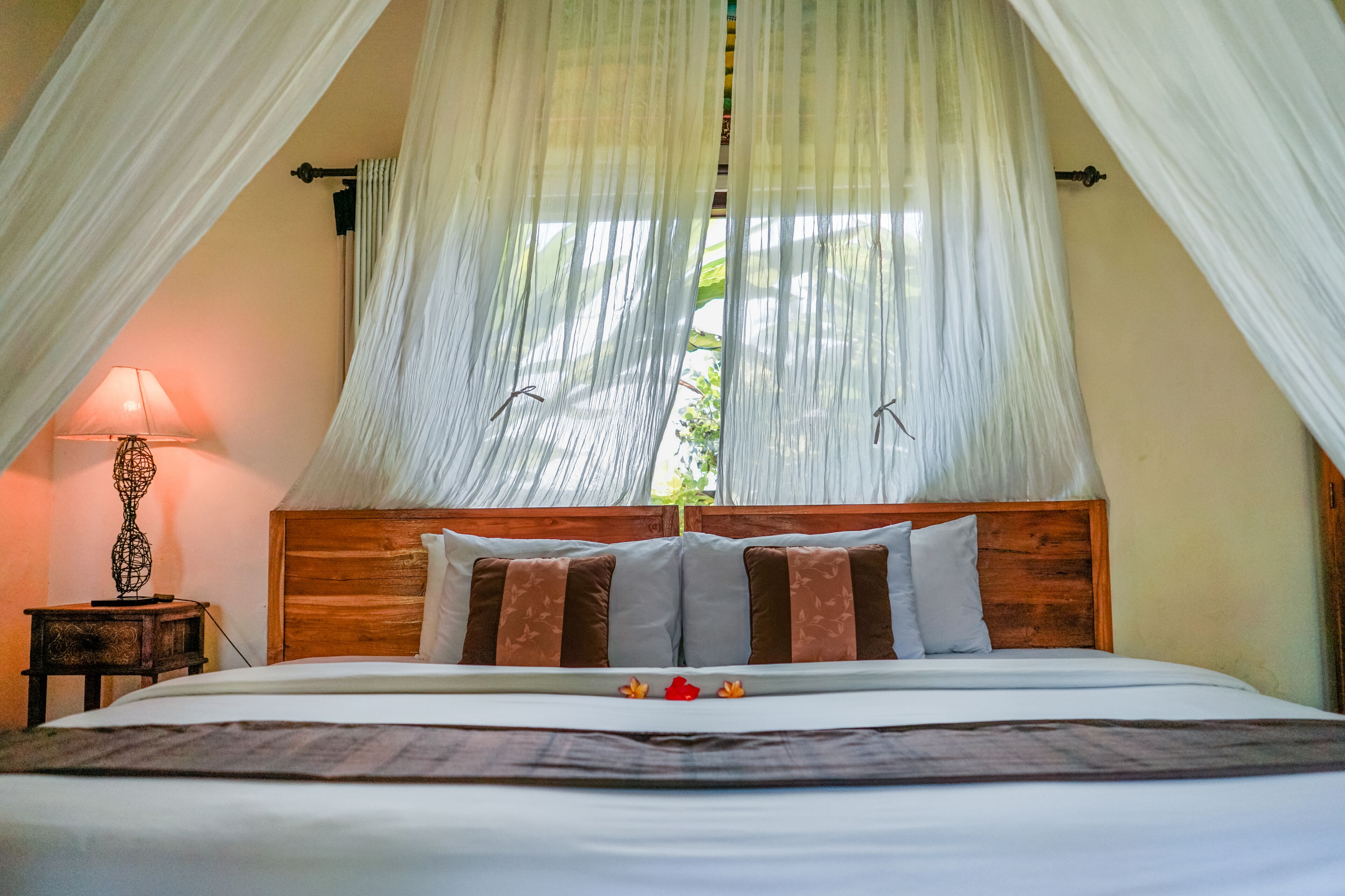 Ropa de cama de alta calidad y artículos del minibar gratis 