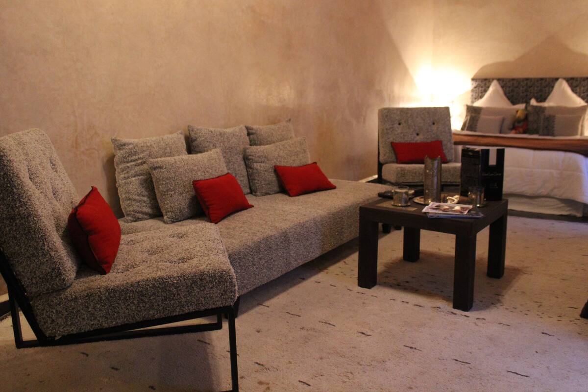 Premium Suite, 1 Double Bed, Ensuite | Living area