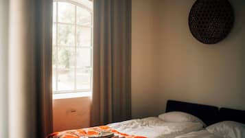 Twin Room | Desk, rollaway beds (surcharge), WiFi (free), bed sheets