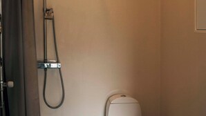 Shower, towels - Wapnö Gårdshotell (Halmstad)