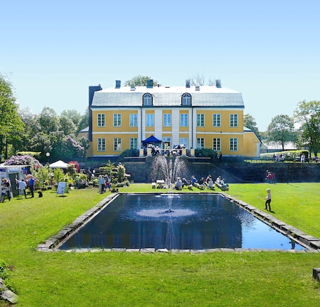 Fountain. Wapnö Gårdshotell