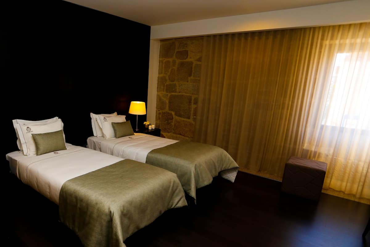 Habitación estándar con 1 cama matrimonial o 2 individuales | Minibar, escritorio, cortinas blackout y insonorización