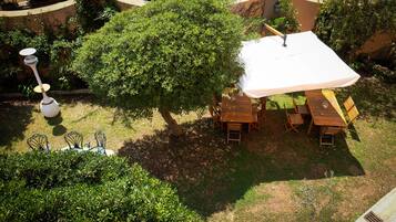 Double Room (External Bathroom) | Meja, seterika/papan seterika, Wi-fi percuma, cadar katil