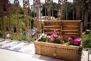 Doppelzimmer (External Bathroom) | Balkon