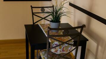 Attico, 1 camera da letto, terrazzo | Ristoranti