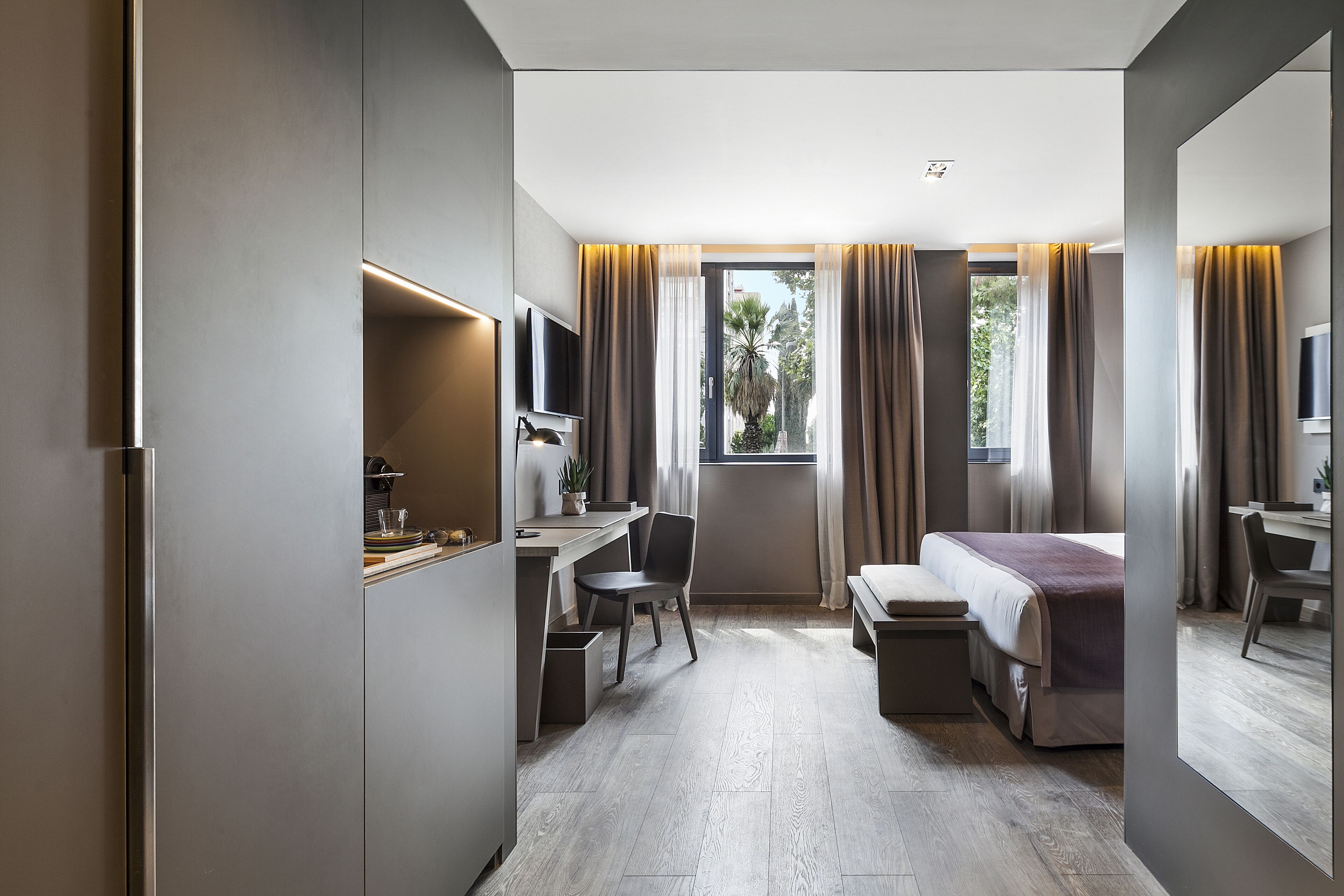 1 bedroom, premium bedding, down duvets, minibar