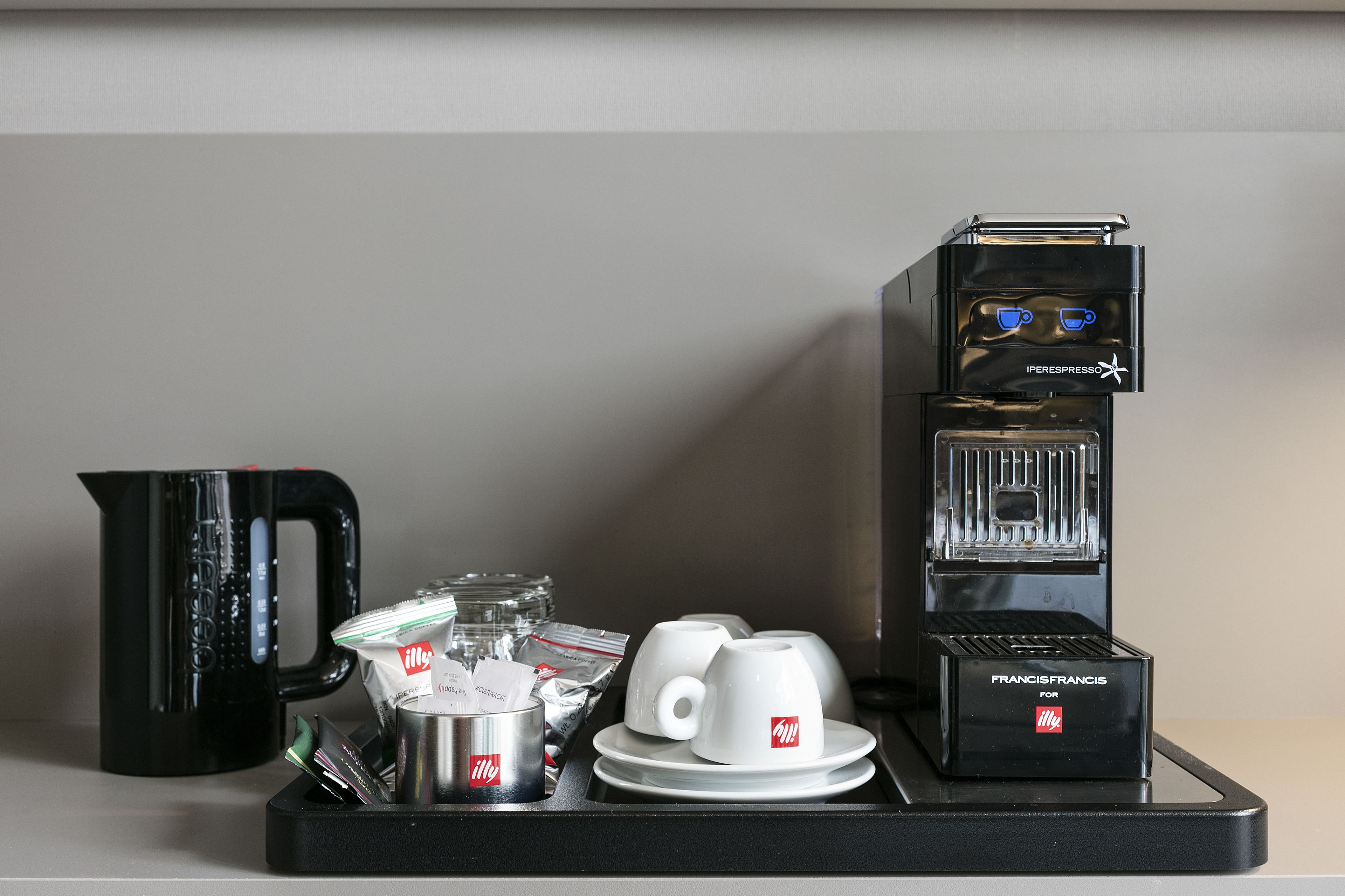 1 bedroom, premium bedding, down duvets, minibar