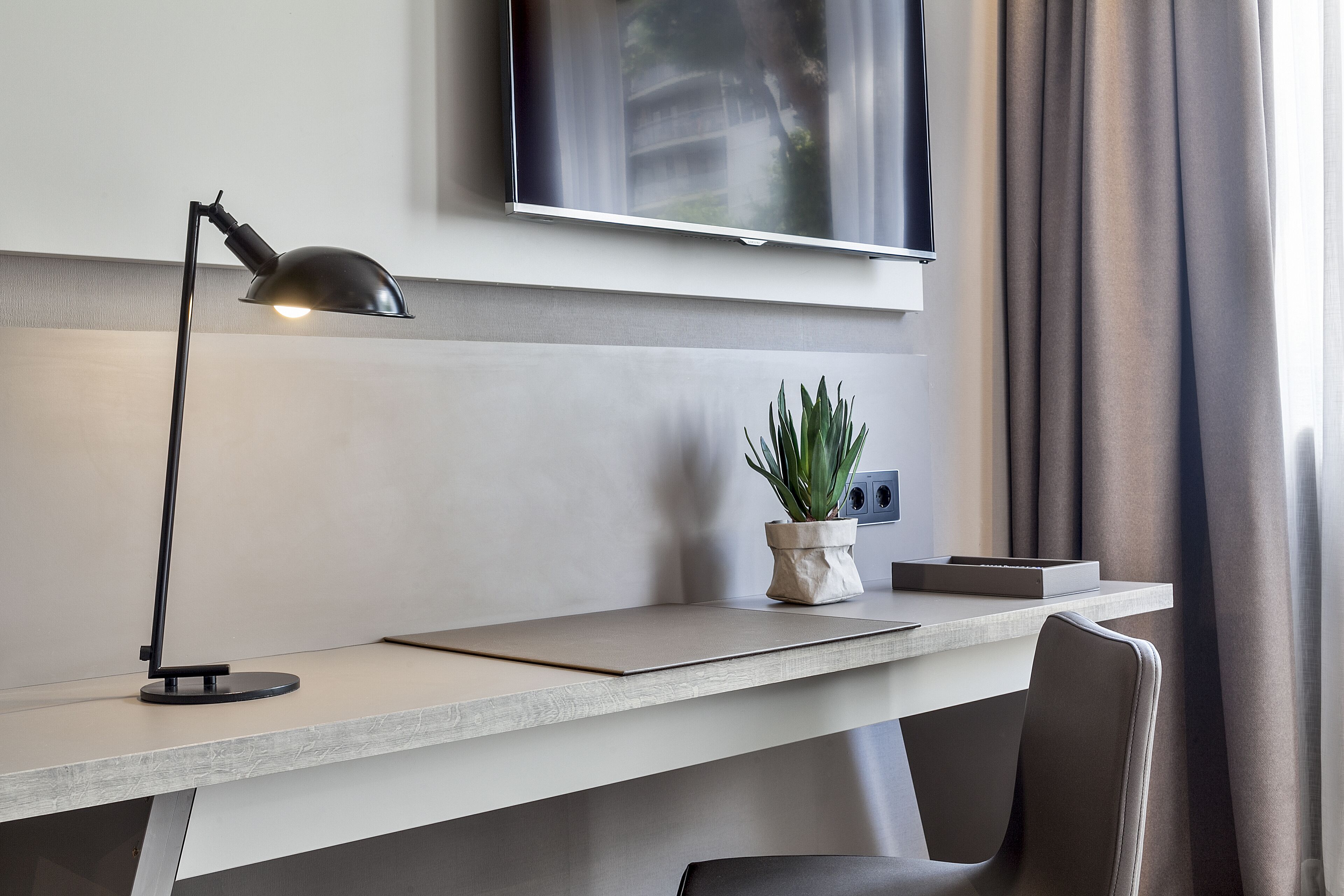 1 bedroom, premium bedding, down duvets, minibar