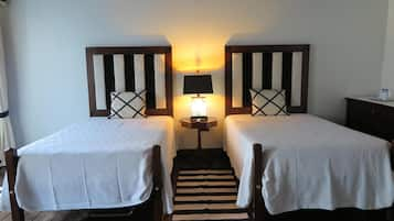 Superior Twin Room | Down duvets, individually decorated, individually furnished, desk