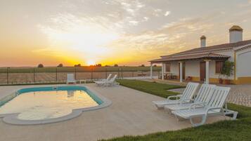 Outdoor pool, pool umbrellas, sun loungers