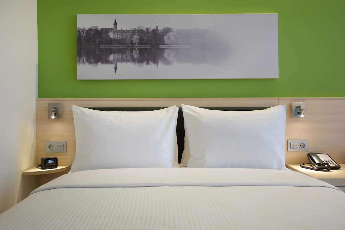 premium bedding, in-room safe, desk, soundproofing