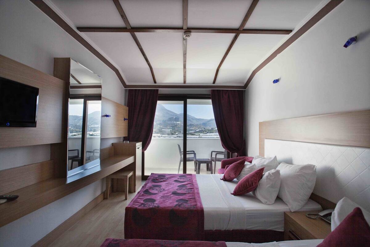 Standard Double or Twin Room | Minibar, in-room safe, desk, free WiFi