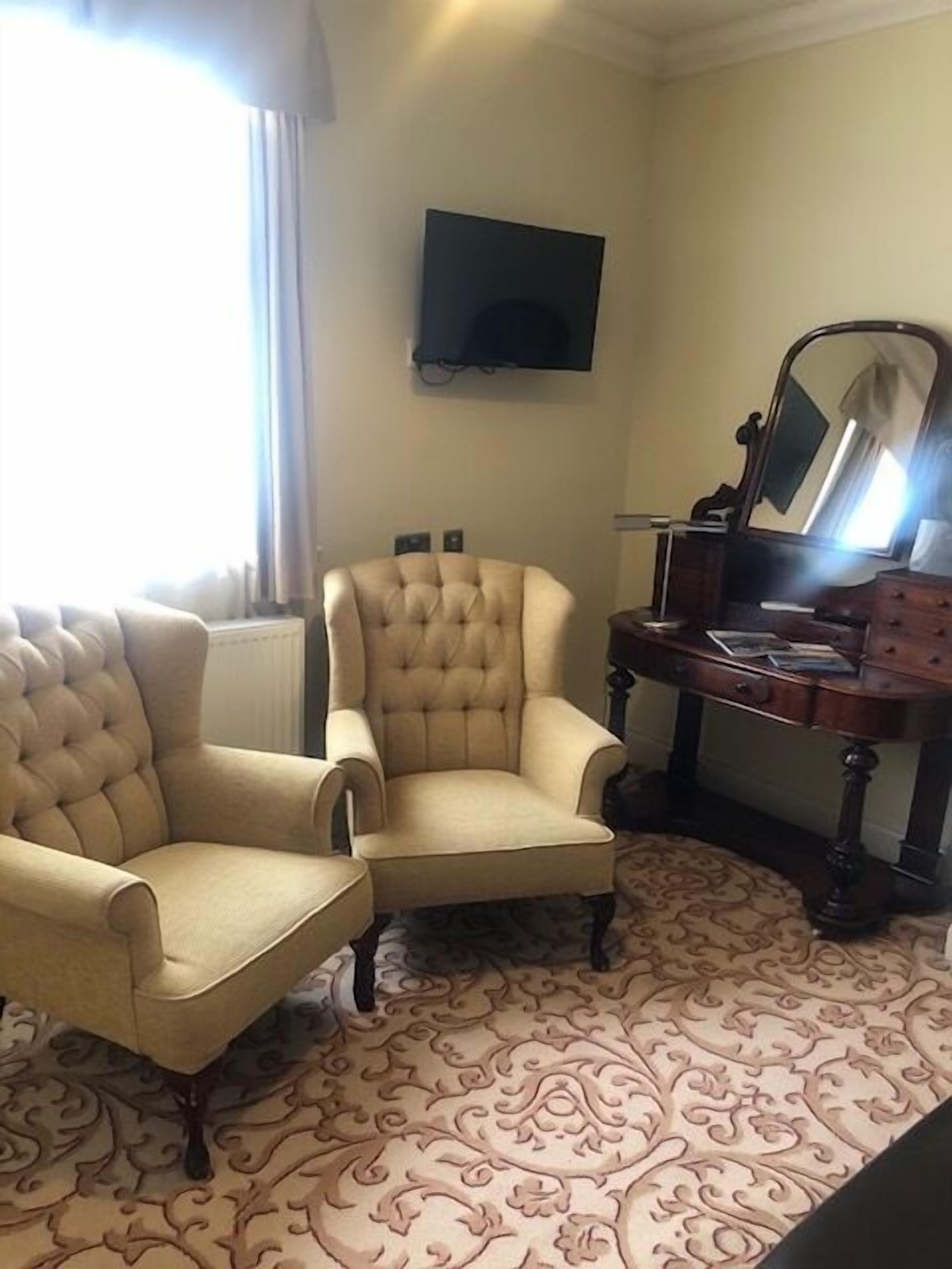 deluxe double room, ensuite (with 4 poster bed)