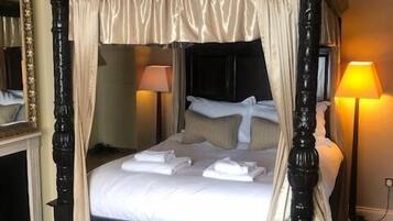 Deluxe Double Room, Ensuite (With 4 Poster Bed)