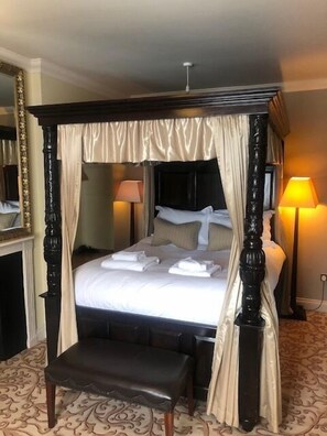 豪華雙人房, 獨立浴室 (With 4 Poster Bed)