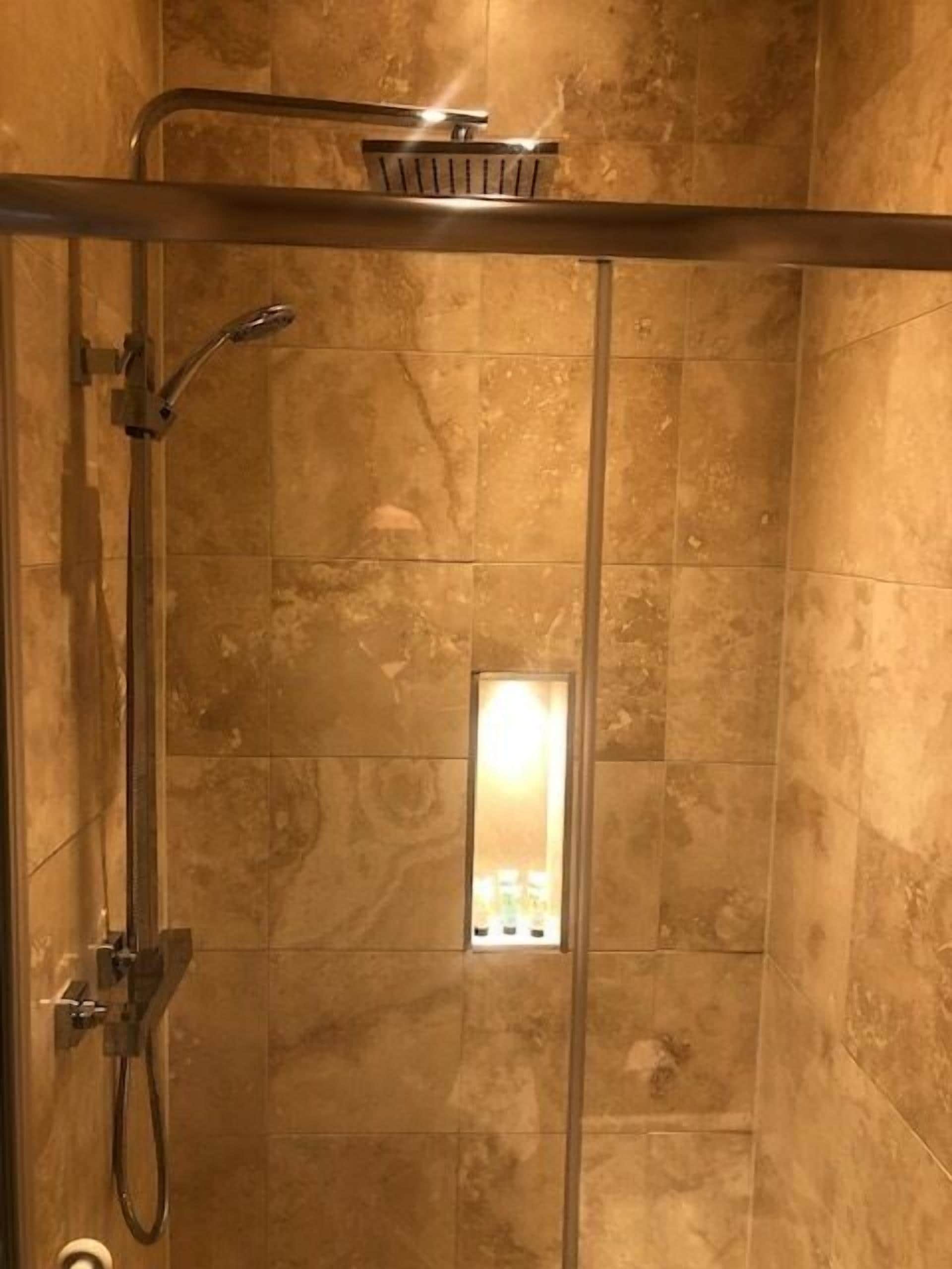 deluxe double room, ensuite (with 4 poster bed) | bathroom