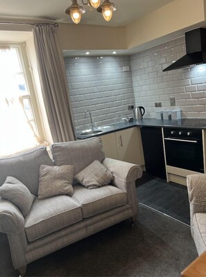 Superior Suite, Ensuite (Cooksley Suite) | Private kitchen | Highchair - Colchester Boutique Hotel (Colchester)