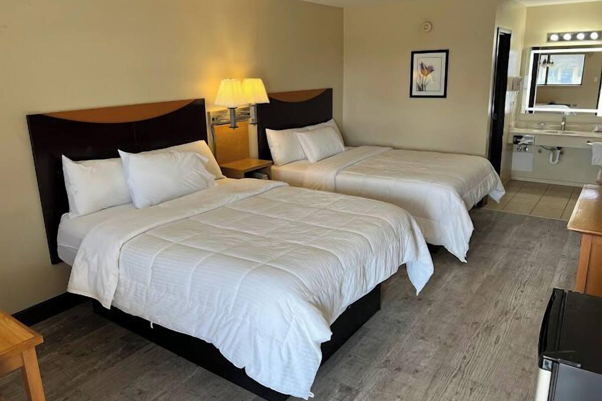 Standard Room, Non Smoking, Refrigerator & Microwave | Desk, iron/ironing board (on request), WiFi (free)