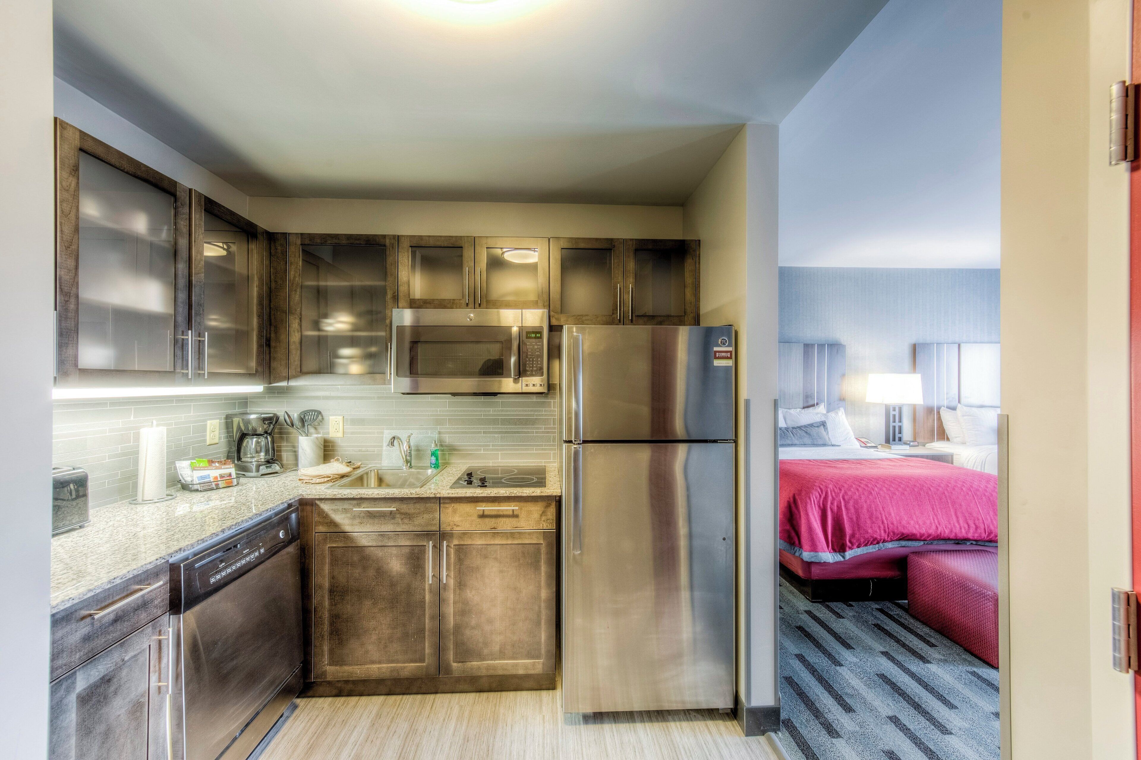 Studio Suite, 2 Queen Beds, Kitchen