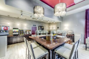 Free buffet breakfast 