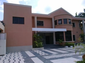Exterior - Primal Hotel (Lagos)