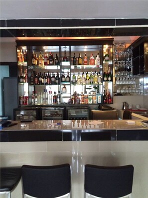 Bar (on property) - Primal Hotel (Lagos)