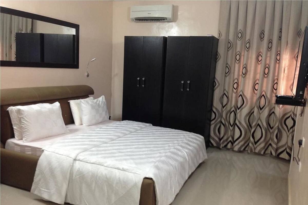 Premium bedding, memory-foam beds, minibar, in-room safe