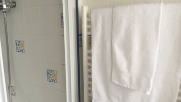 Twin Room, Ensuite (Shower) | Bathroom