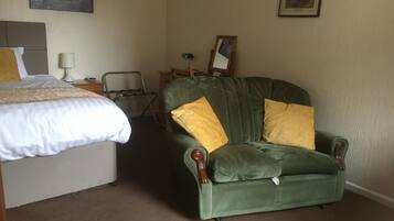 Single Room, Ensuite (with Shower & Kitchenette)