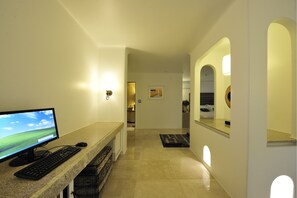 President Double Room | Área de estar | TV de tela plana, pisos aquecidos